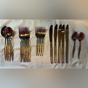 Utica Cutlery Co: Bell Flower Elegant Silver Cutlery Set